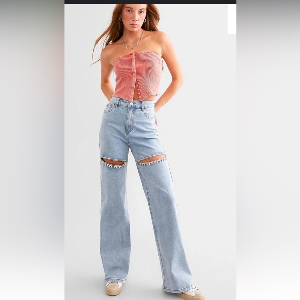 COPY - BUCKLE
Blue B Ultra High Rise Wide Leg Rhinestone Stretch Jean size L